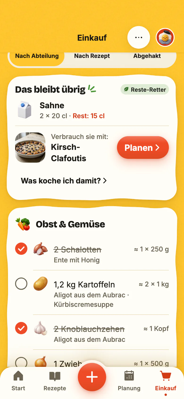 Die Einkaufsliste von Yumclip, nach Abteilung sortiert: Produkte werden eins nach dem anderen abgehakt, dann „Das bleibt übrig“ und das Rezept, das den Rest aufbraucht.